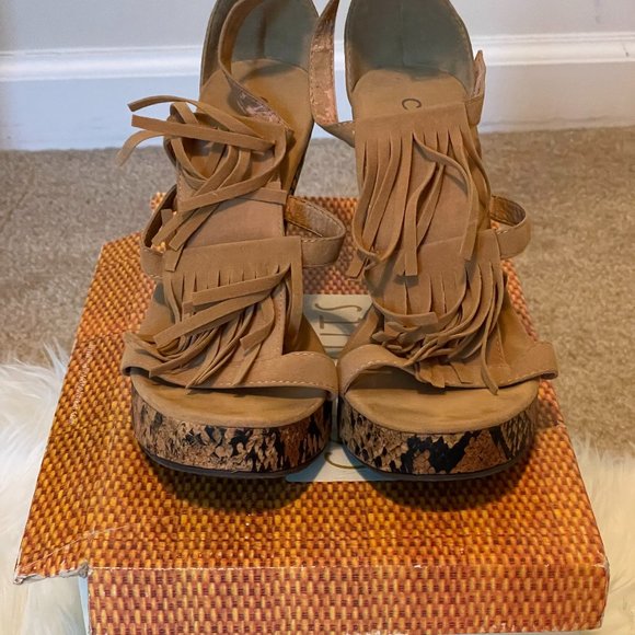 Snakeskin Sole Tan Sandals - Picture 1 of 2